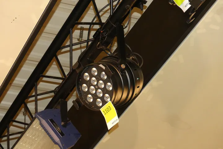 Showtec LED Par 64 Q4 Strahler Hinweis: ohne Traverse